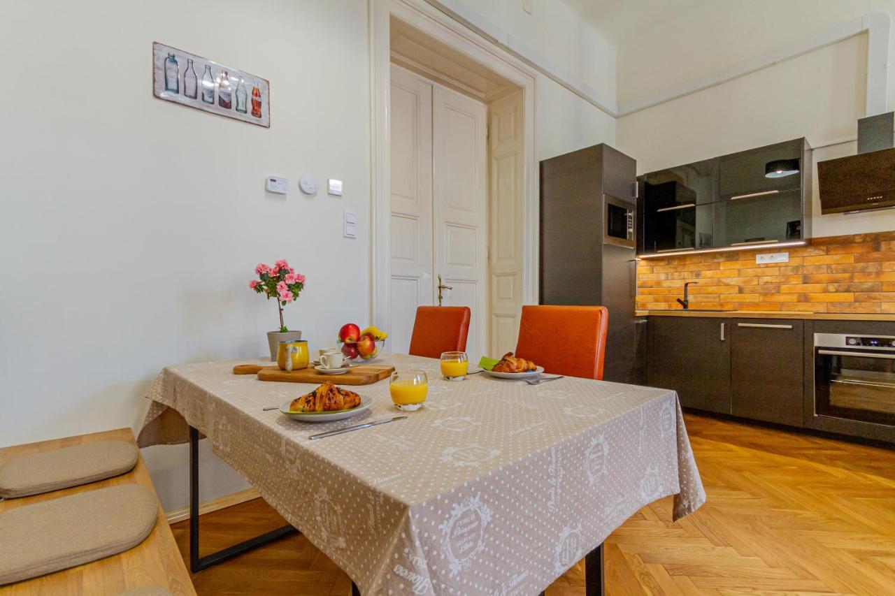 Supercentral Boutique Suite Budapest Bagian luar foto